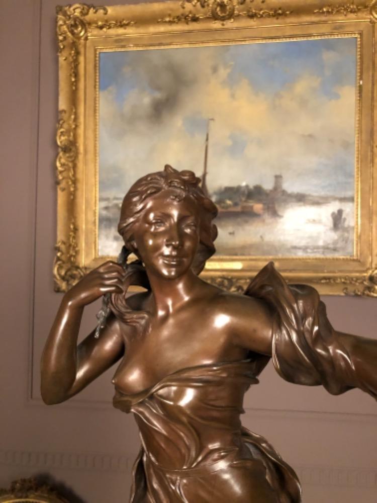 Bronze statue “la brise”