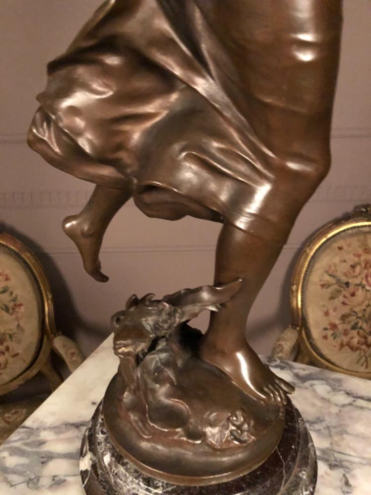 Bronze statue “la brise”