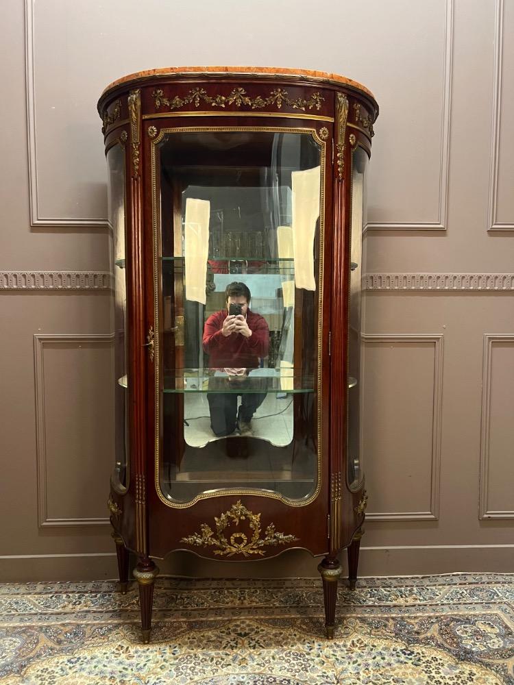 Louis XVI style display cabinet, signed Les fils d’Alfred Wimphen