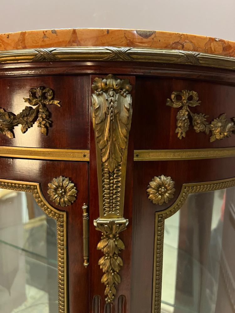 Louis XVI style display cabinet, signed Les fils d’Alfred Wimphen