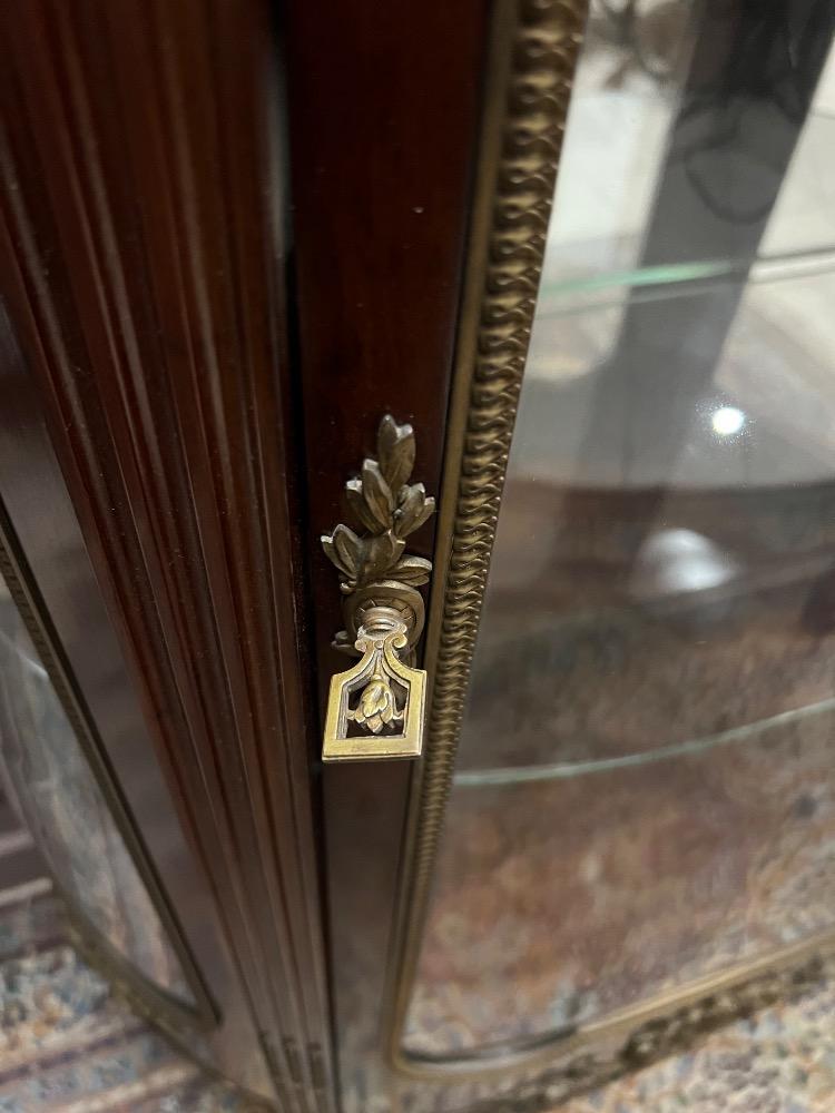 Louis XVI style display cabinet, signed Les fils d’Alfred Wimphen