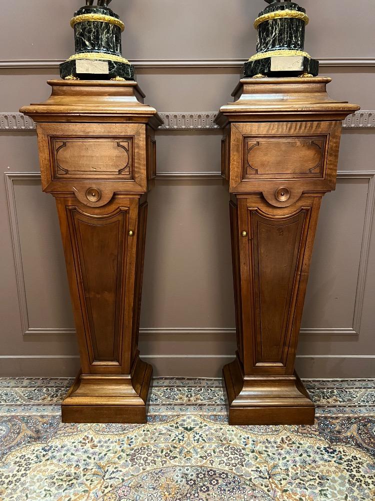 Paire of walnut columns