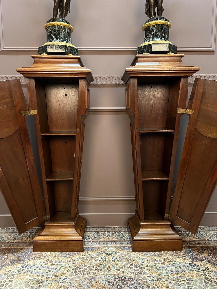 Paire of walnut columns